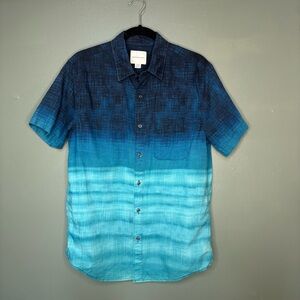 American Eagle Outfitters Blue Ombre Short Sleeve Button Down Shirt